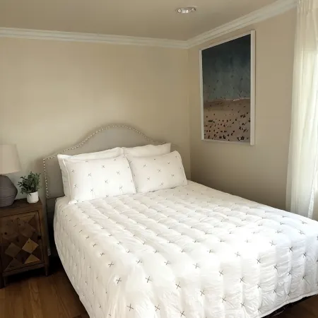 Stylish 2BR Home in LA close to, Universal Studios, Dodgers; AND Private Parking