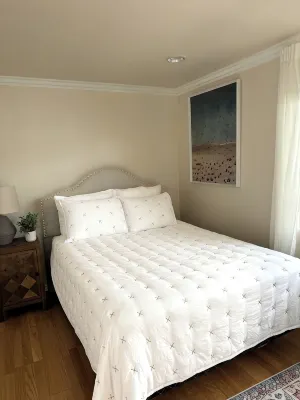 Stylish 2BR Home in LA close to, Universal Studios, Dodgers; AND Private Parking - 3-Star