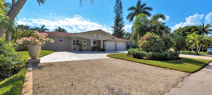 Large 4/3House - 7MIN WALK 2 BEACH!-Tiki, Heated Pool & Bikes Included Hotels in Pompano Beach
