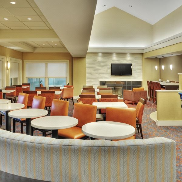 Comfortable hotel dining and lounge accommodation in Erie Pennsylvania