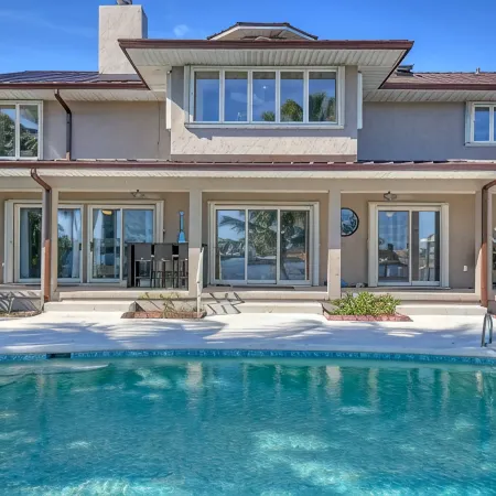 Coco Sands Riverfront Pool Home w/5 Bedrms - 3 min to the beach