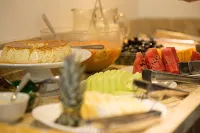 Sky Premium Hotel Gramado - Ótima Localização - 조식 운영