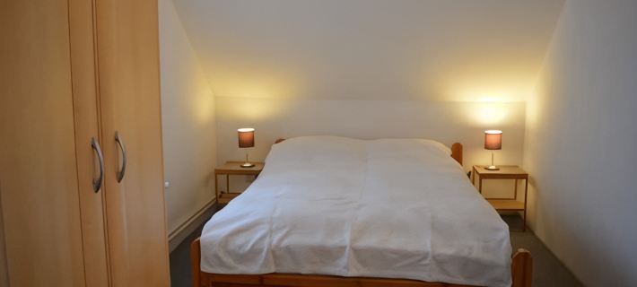 Charming guest house by the lake<br loading=