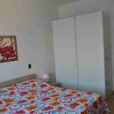 Romantic Apartment with a Wonderful Lake view—GREAT Price in OCTOBER—parking Space Included Rooms