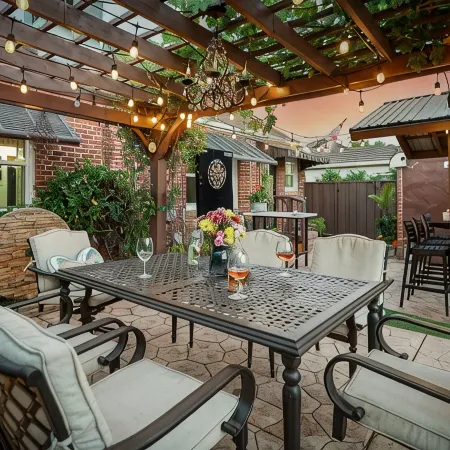 Magical-Dwntwn Lodi, Hot Tub, Firepit, Wine Tasting, Backyard Oasis