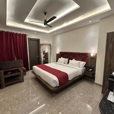 Hotel the Vaishvik Banganga Road