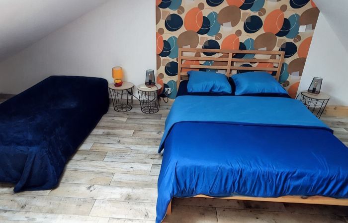 Seaside accommodation, 300 m walk from the beach with private parking