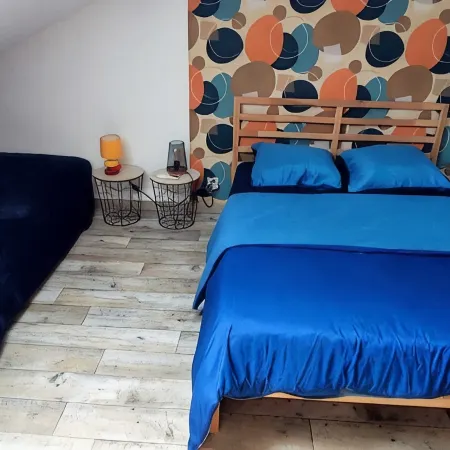 Seaside accommodation, 300 m walk from the beach with private parking