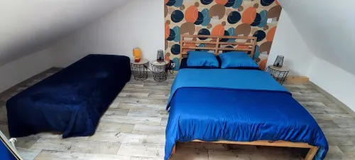 Seaside accommodation, 300 m walk from the beach with private parking