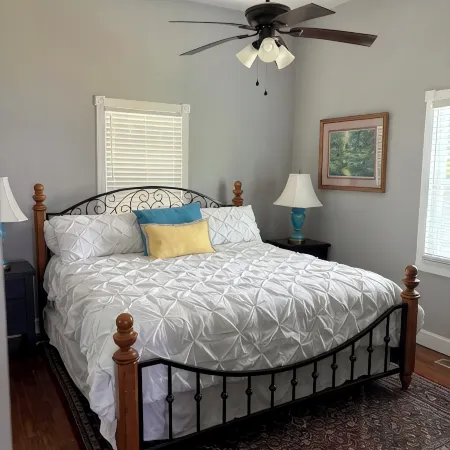 Great 2-bedroom, 2-bath cottage in Georgetown 2-blocks, 7-minutes to boardwalk