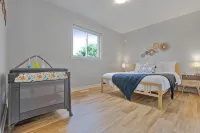 Niagara Retreat|HotTub|Sauna|Games|15 Min to Falls