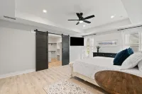5 Min to Lakepoint! Sleeps 14. New 4 Bdrms/3.5 Bths w/ Office. Owner Managed.