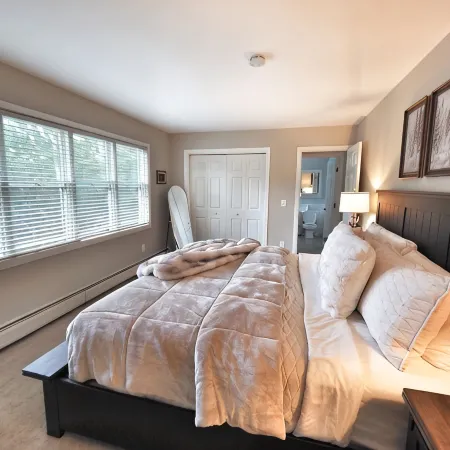 Equinox Haus: Private Retreat, Pool Table, Hot Tub, Game Room & Hiking Trails