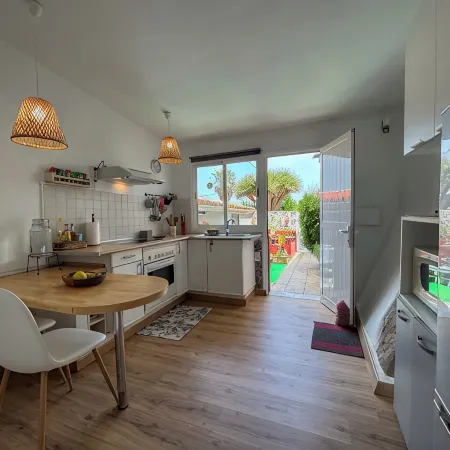 QUIET APARTMENT AMONG GARDENS
