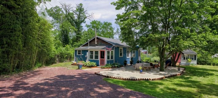Waterfront cottage in historic Charlestown, Maryland Hotels in Cecil County
