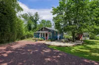 Waterfront cottage in historic Charlestown, Maryland