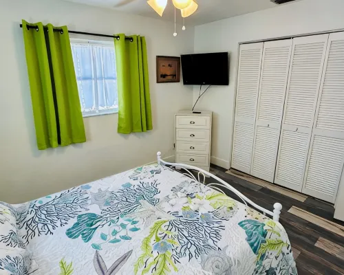Charming 2-bedroom waterfront townhome with WiFi, AC Hot Tub and dock Ξενοδοχεία στην πόλη Matlacha