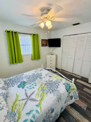 Charming 2-bedroom waterfront townhome with WiFi, AC Hot Tub and dock - 3 tähden