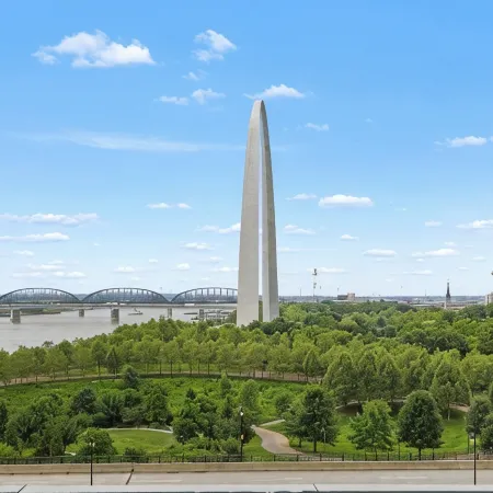 Archview Riverfront Loft – Walk to Stadium, Conventions & Casino - Gated Parking