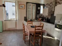 Bright, spacious cocoon 5 min from station - 2 ดาว