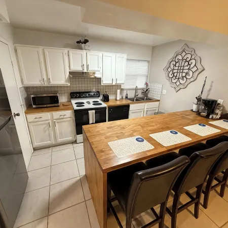 Close to UF Condo 2 Beds 1 Bath with parking in Gainesville, FL