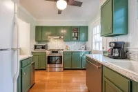 Pet-friendly, freshly renovated, 2 bd/2.5 bath townhome in Decatur! - 4-Star