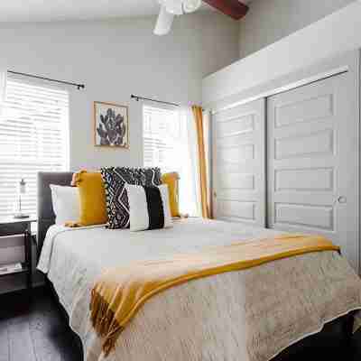 MODERN & LUXURY STAY in Austin, Mins to Downtown! Rooms