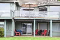 Sunset Lake Retreat@ Lake Tapps-Lakefront, Spacious, Sports Court, Kayaks - 4성급