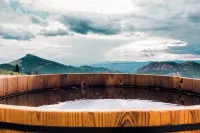 Luxury Off-Grid Yurt: Hot Tub, Epic Views, WiFi, 10 Mins from Cripple Creek! - 4 星級