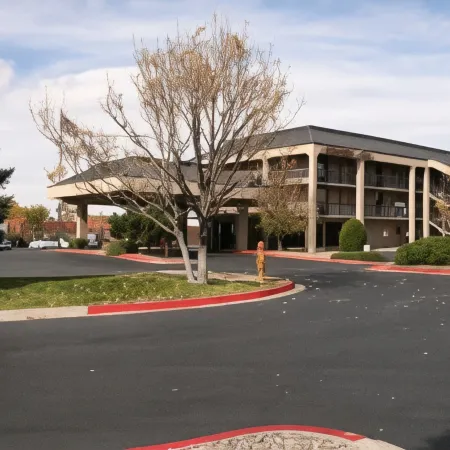 Days Inn & Suites by Wyndham Albuquerque North