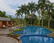 Laska Hotel & Resort Ciater - Kolam Renang