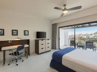 Médano Hotel & Suites Hoteles cerca de Centro comercial Puerto Paraíso