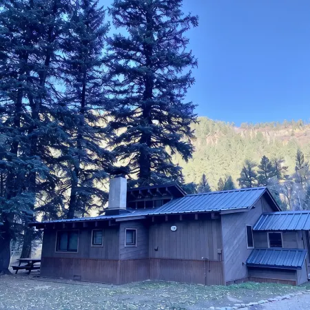 The Call of the Water - Private luxury cabin on river in San Juan Nat Forest!