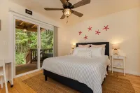 Cheerful coastal cottage w/hot tub - 2 min walk from the beach! - Wi-Fi