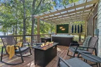 Private Lakefront Spread: BigH2O, Smokehouse, Spa, Firepits, Fence, PETS