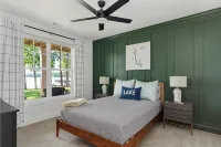 New Luxury Lakefront Home! Hot tub, Boat and Swim Dock - 4つ星