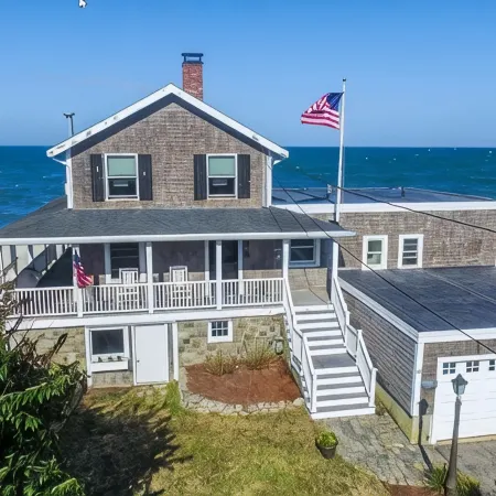 Waterfront home for family getaways