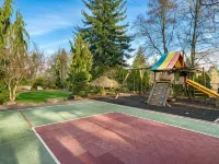 Luxury 4 bd/3ba Family Home near Ocean, Airport,  & Seattle XL yard w/sportcourt 布里恩住宿飯店