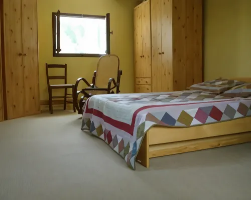 Provencal cottage surrounded by olive trees for lovers of calm and nature. Hôtels à : Ceyreste