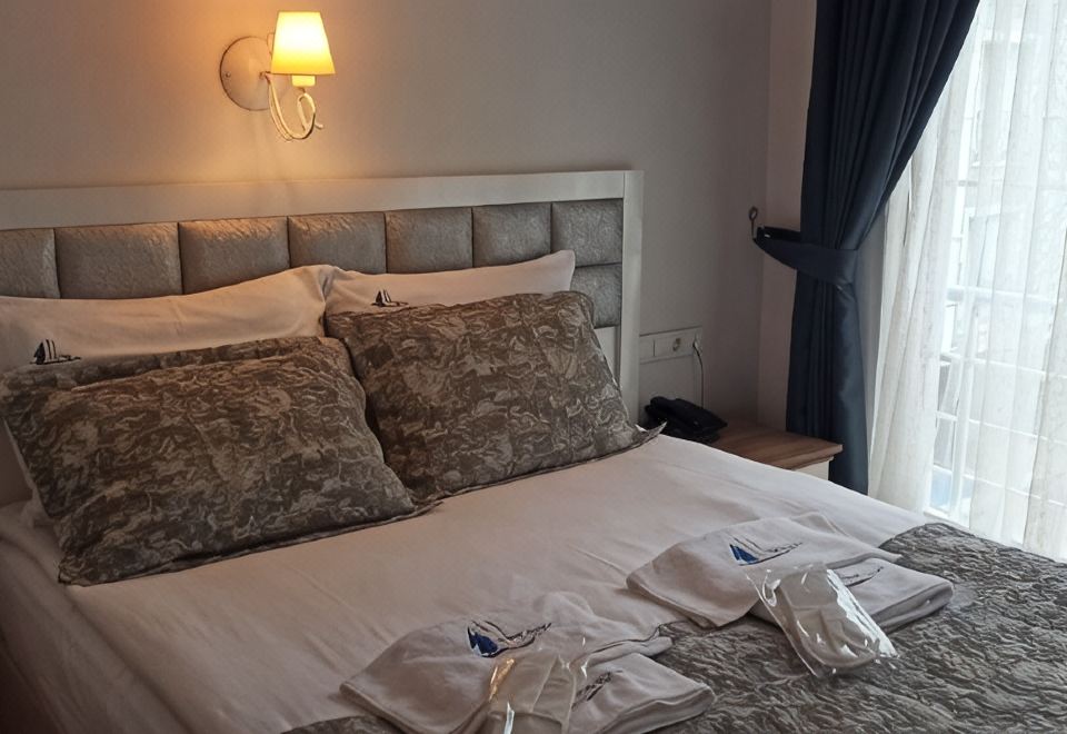 Harbour Hotel - Housity