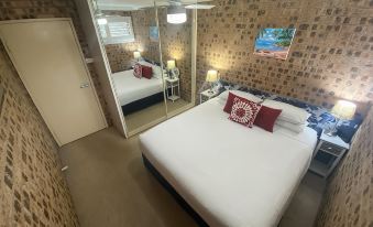 Avaleen Lodge Motor Inn