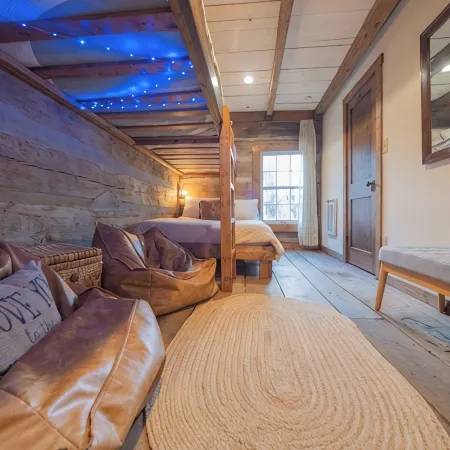 Steps to Elk River! Cozy Cabin w/ Hot Tub & Bunk Room Отели в г. Эйвери