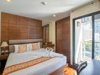Silom Forest Exclusive Residence Hôtels à proximité de : Silom Soi 2