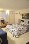 Cozy Nautical Getaway in Cape Neddick - Homestays