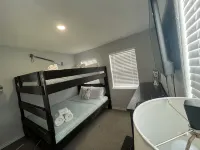 Pedestrian Beach Front 3- bedroom house in Surfside Beach - 비치