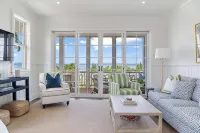 Now Booking for Summer 2026! Stunning Panoramic Lake Views in Downtown Petoskey! - Boutique
