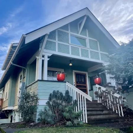 Beautiful, family-friendly Portland home, walk score of 94! Отели рядом с достопримечательностью «Маунт Табор Парк»