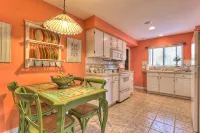 Butterfly Cottage - Unique Cottage located in Historic Downtown Saugatuck - Wi-Fi