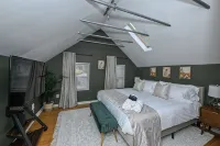 Lux Ohio City Gem - Bungalows