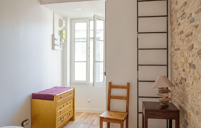 Small renovated house with terrace in the heart of St Pierre d'Oléron